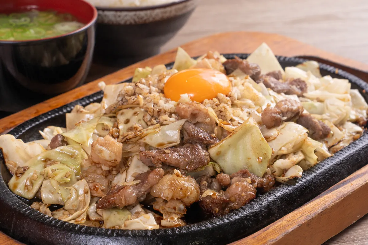 地元で愛される鉄板スタミナ焼き専門店